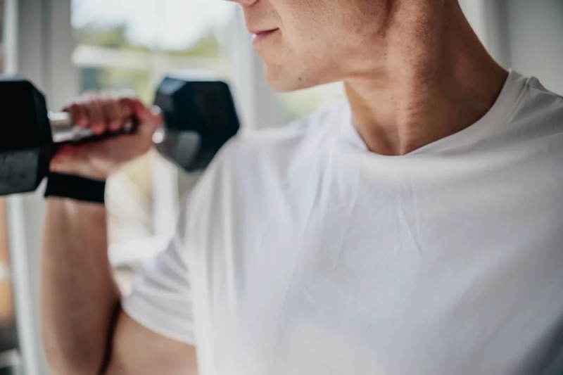 Read more about the article Много повторений, легкие веса. Пять упражнений, которые поднимут тестостерон